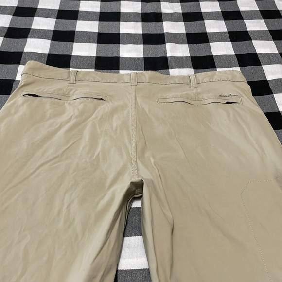 Eddie Bauer Travex Tan Khaki Chino Pants Size 38 x 30 Stretch Zipper Pockets - Picture 5 of 11
